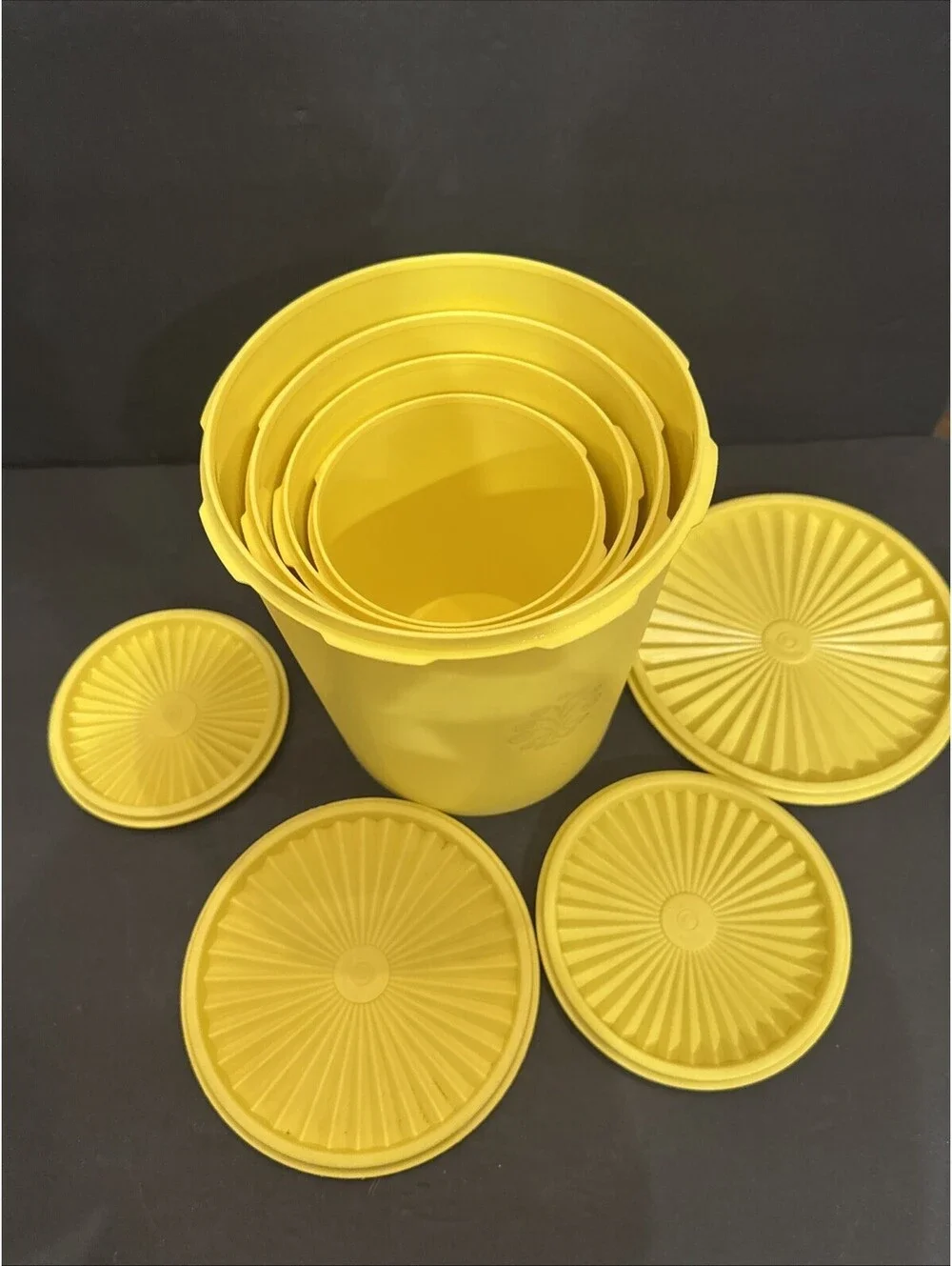 Vintage Tupperware 1970’s Nesting Canister Set Of 4 With Lids